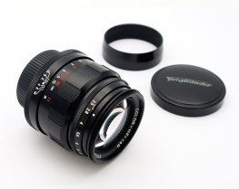 Voigtlander 75mm F2.5 Color Heliar LTM Mount, Mint & Boxed #9497
