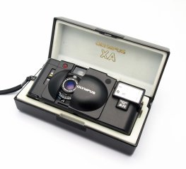 Olympus XA2 35mm Camera + A11, Mint-, Cased #11114