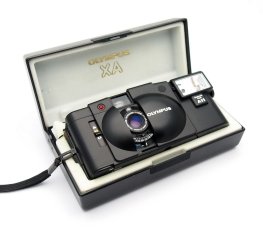 Olympus XA2 35mm Camera + A11, Mint-, Cased #11114