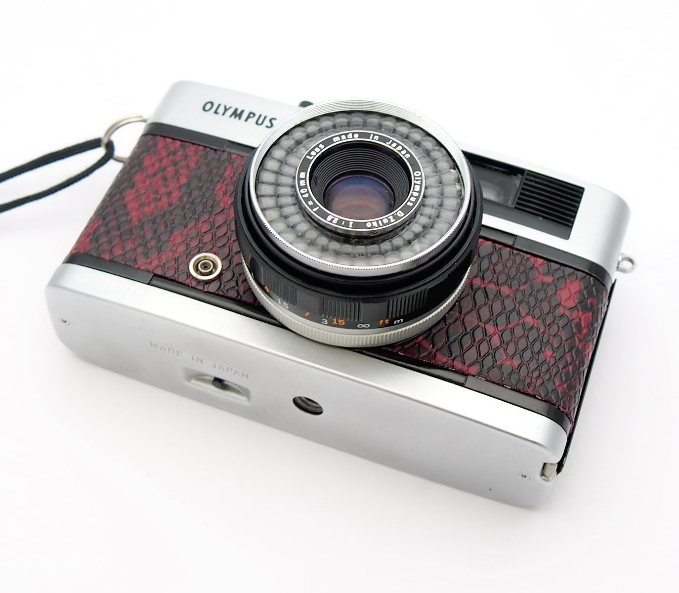 Olympus Trip 35, Red Snakeskin, New Seals #9942