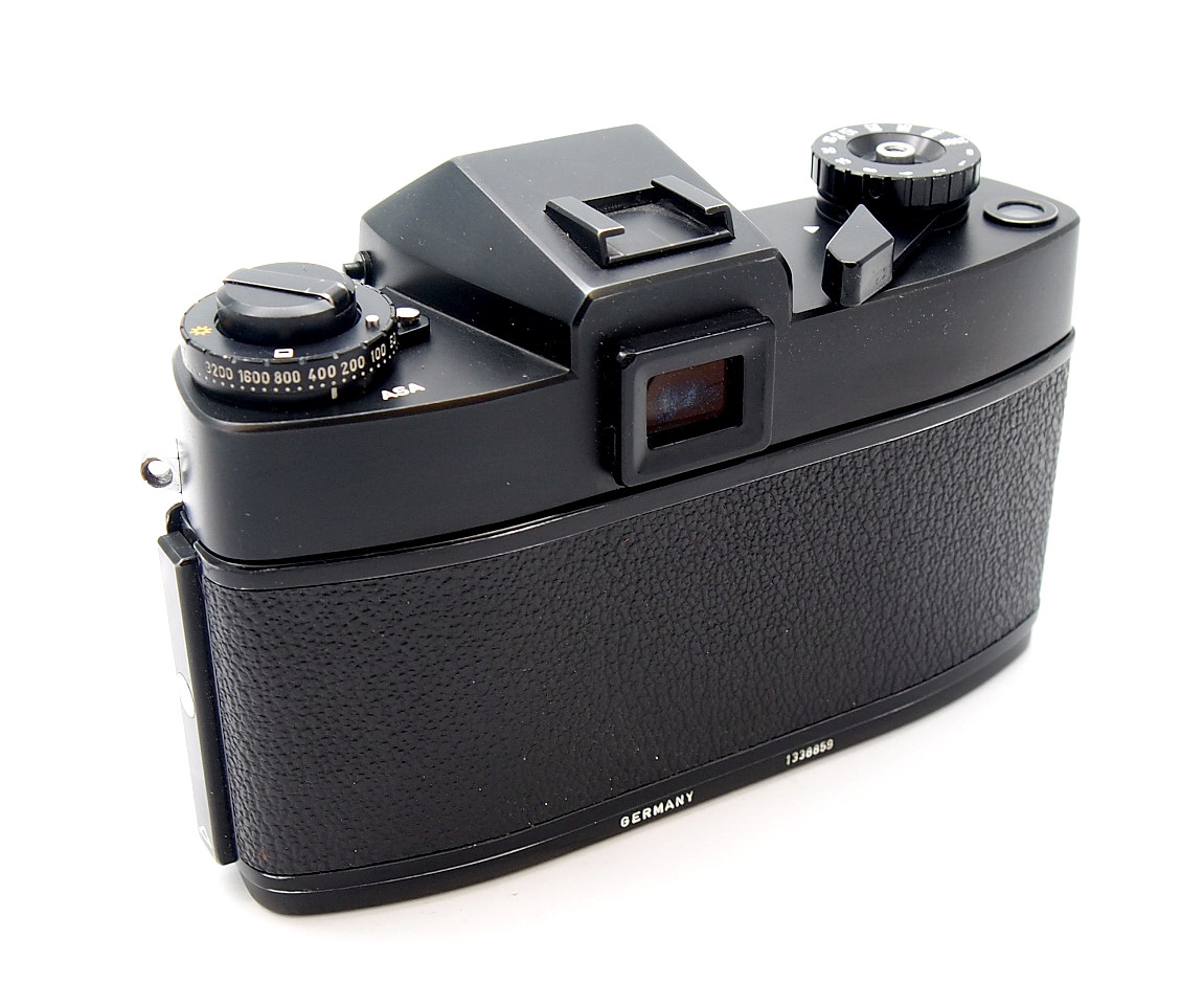 Leicaflex SL Black with 50mm F2 Summicron #8338