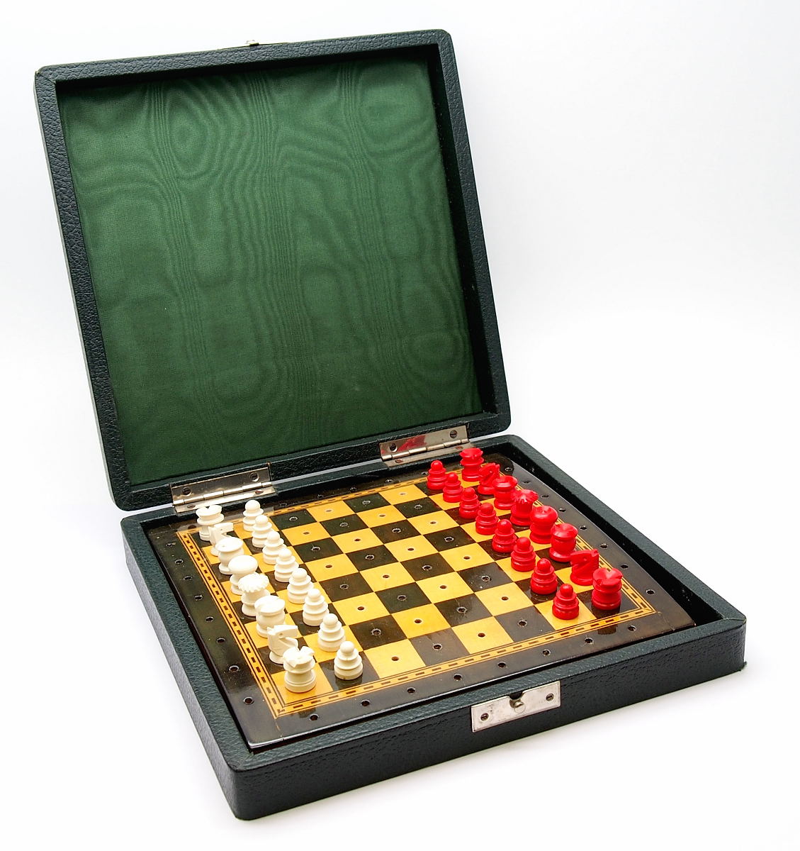 Vintage Pegged Travel Chess Set in Case #9223