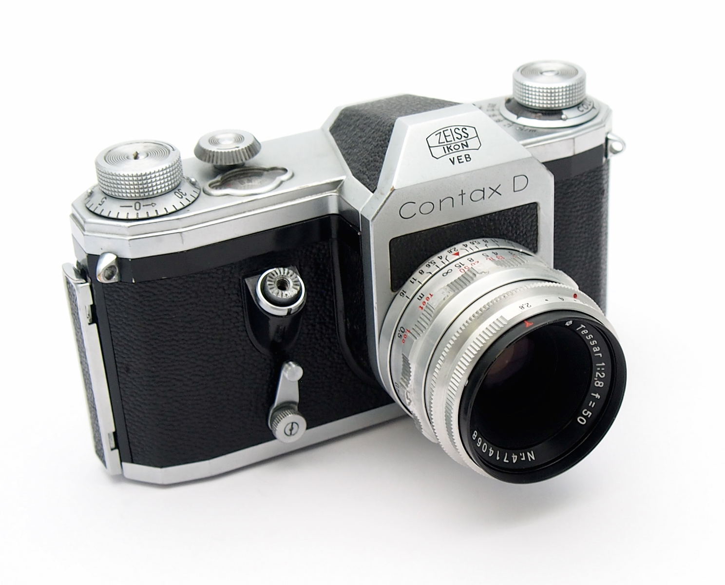 Contax D 35mm SLR with Zeiss 50mm F2.8 Lens #10182