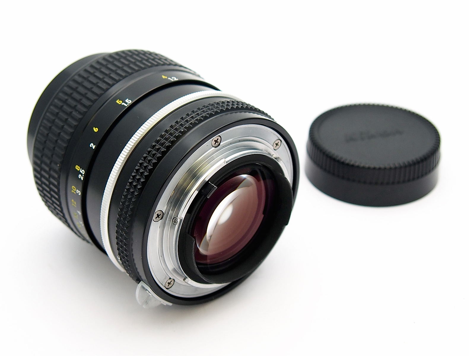 Nikon 105mm F2.5 Nikkor Pre-Ai Lens + Hood #9684