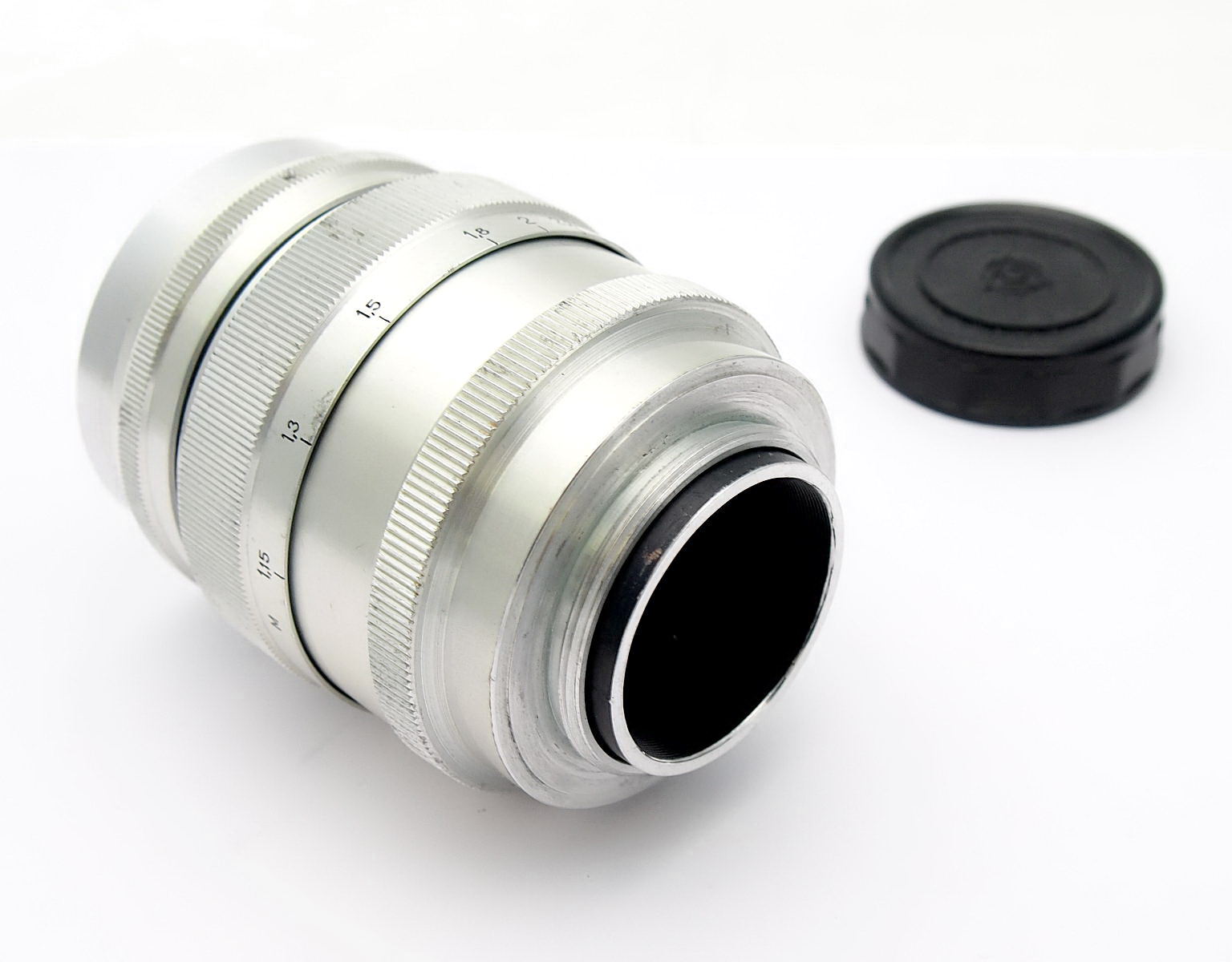 Jupiter-9 85mm F2 (Sonnar) Lens in Leica L39 Mount #10226