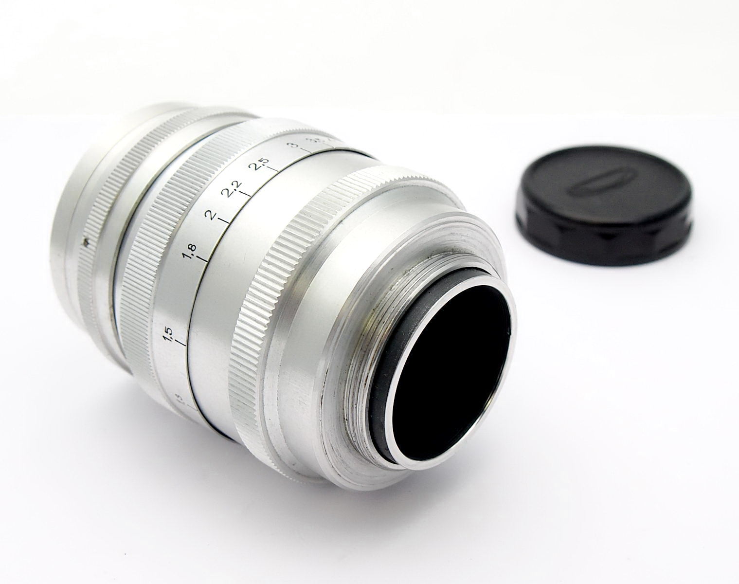 Jupiter-9 85mm F2 (Sonnar) Lens in Leica L39 Mount #10226