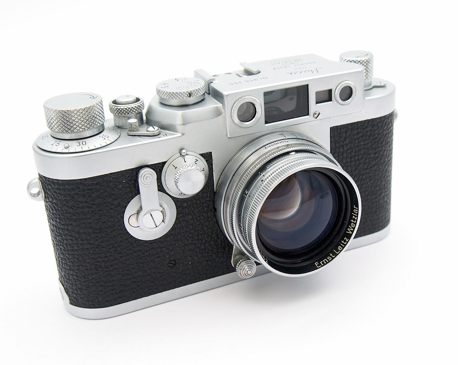 Leica 111G with 50mm F2 Summitar #10600
